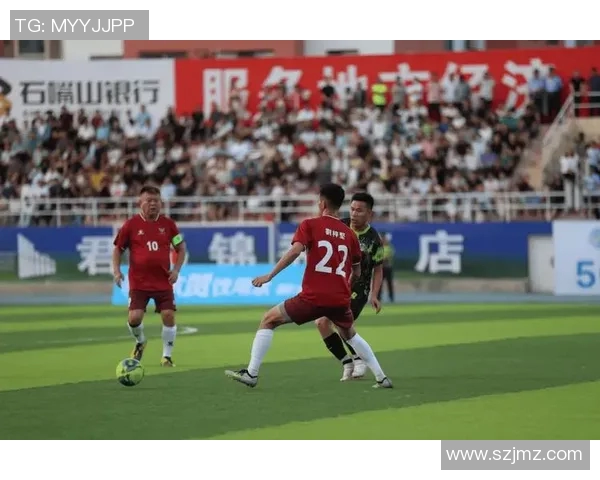 大脸足球球星逆袭绿茵赛场展现独特魅力引发球迷热烈讨论